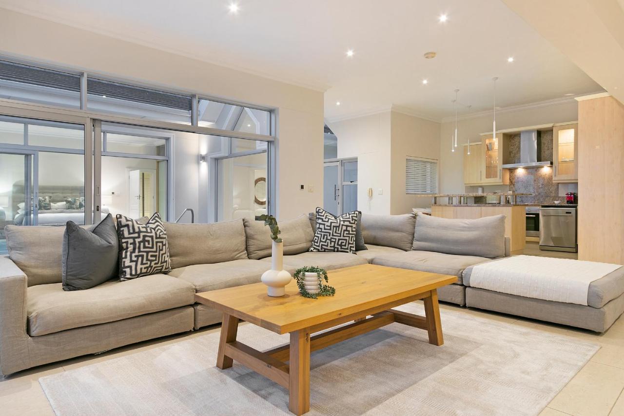 Villa Luxury Serviced Mountain In Constantia Kapstadt