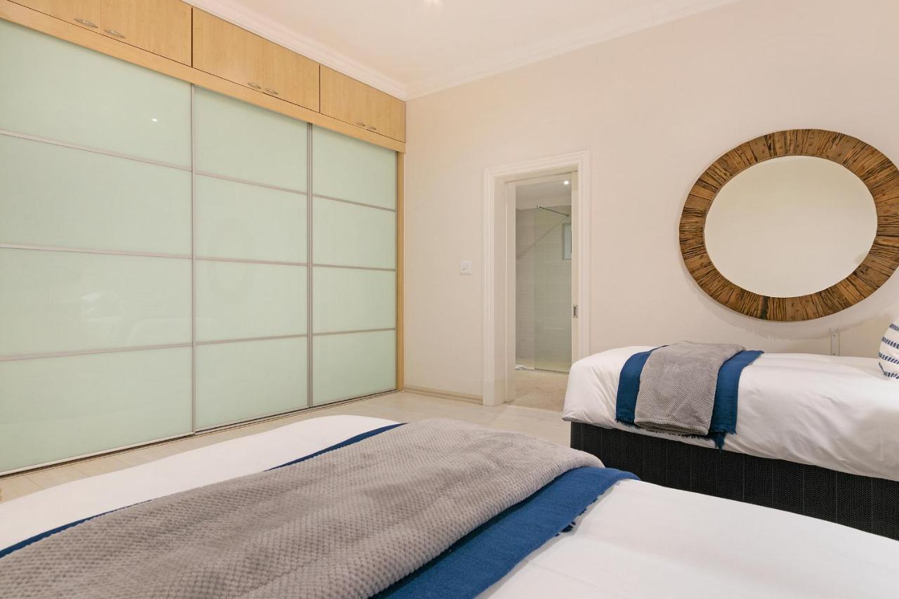 Luxury Serviced Mountain In Constantia Villa *