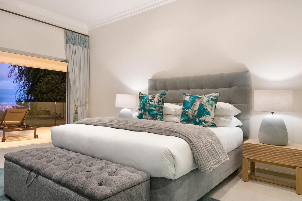 Luxury Serviced Mountain In Constantia *