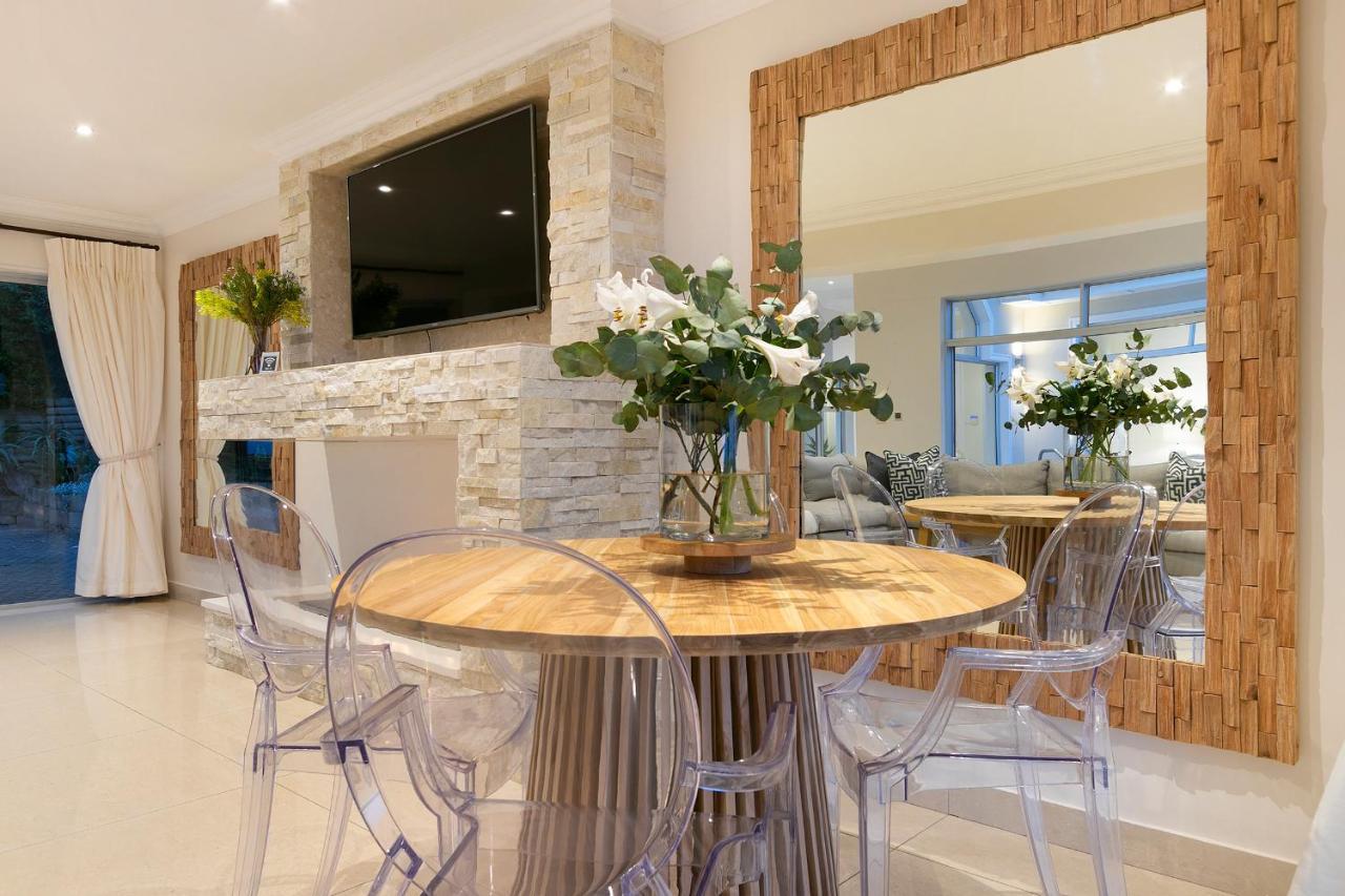 Luxury Serviced Mountain In Constantia Villa