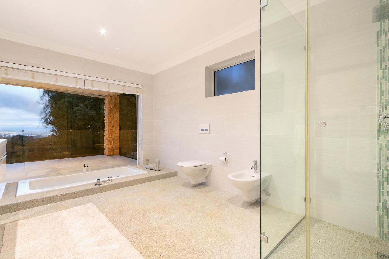 Luxury Serviced Mountain In Constantia Villa *