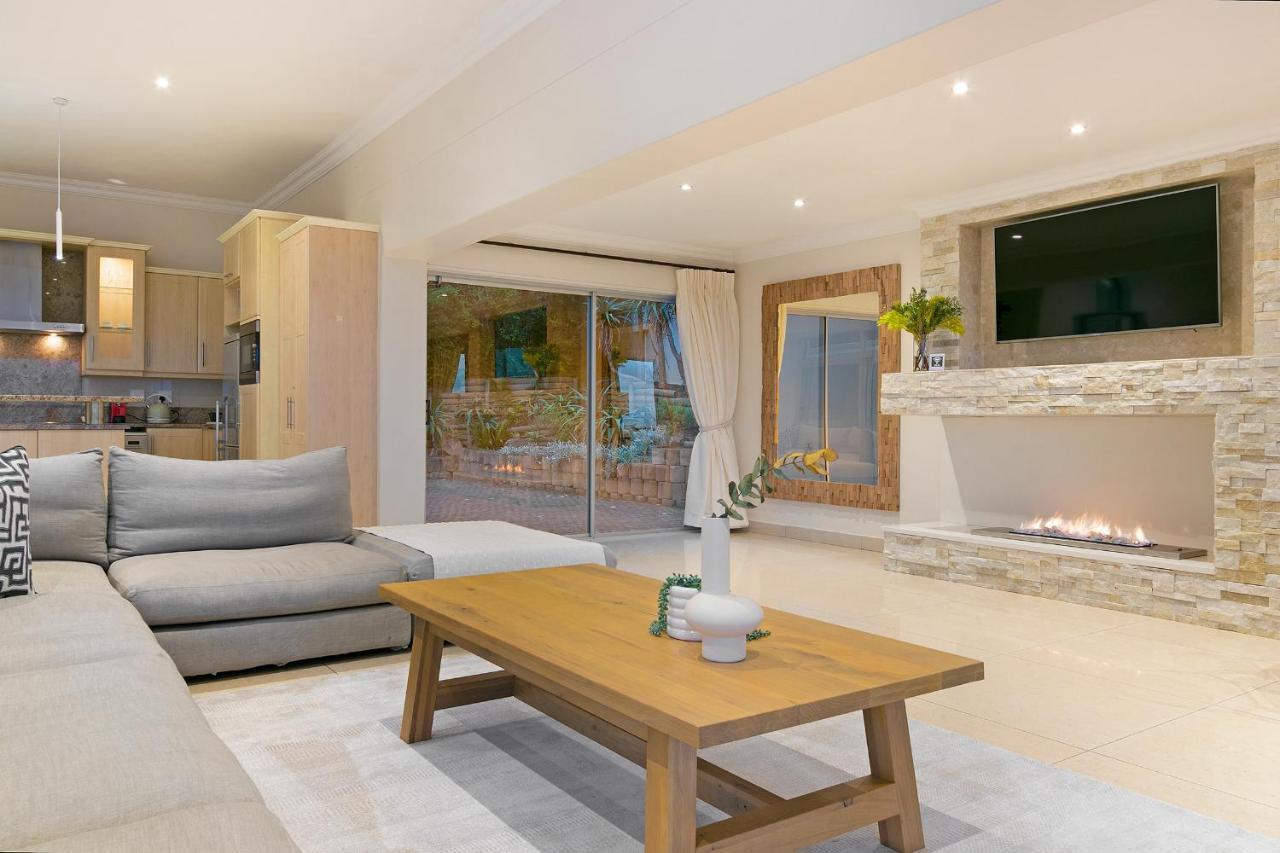 Luxury Serviced Mountain In Constantia Kapstadt