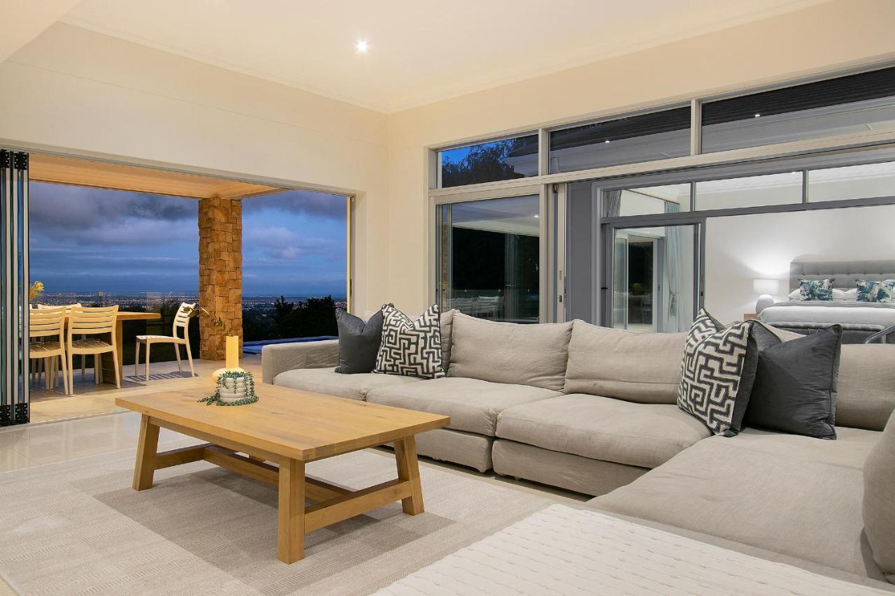 Luxury Serviced Mountain In Constantia Villa *